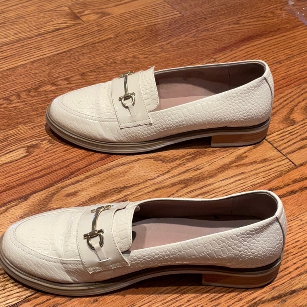 Bata Beige Leather Croc Embossed Horse Bit Loafers Size 39(8.5) Women’s shoes